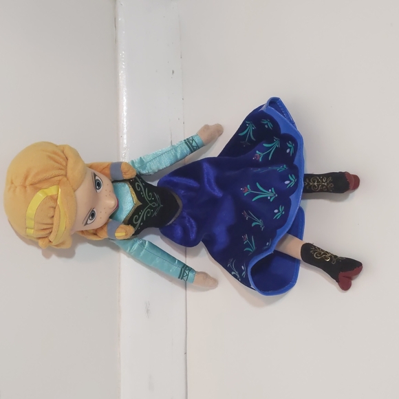 Frozen Anna Doll - Picture 4 of 8